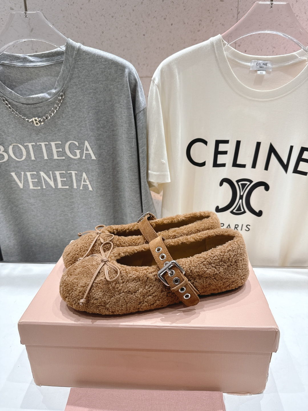 高版本出厂 MiuMiu/缪缪F033 2025ss新款法式仙女玛丽珍平底毛毛鞋这款芭蕾平底鞋亮相202