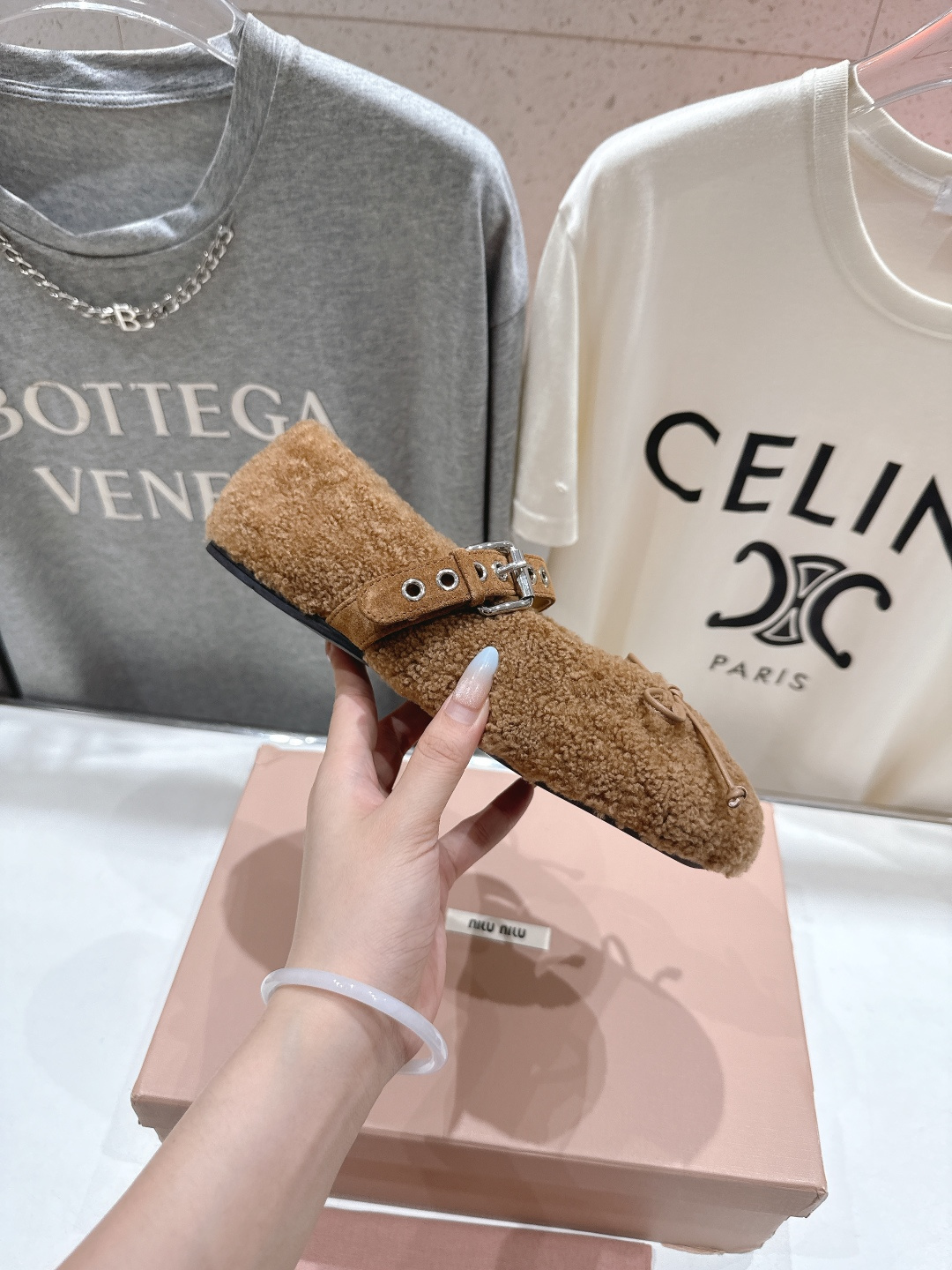 高版本出厂 MiuMiu/缪缪F033 2025ss新款法式仙女玛丽珍平底毛毛鞋这款芭蕾平底鞋亮相202