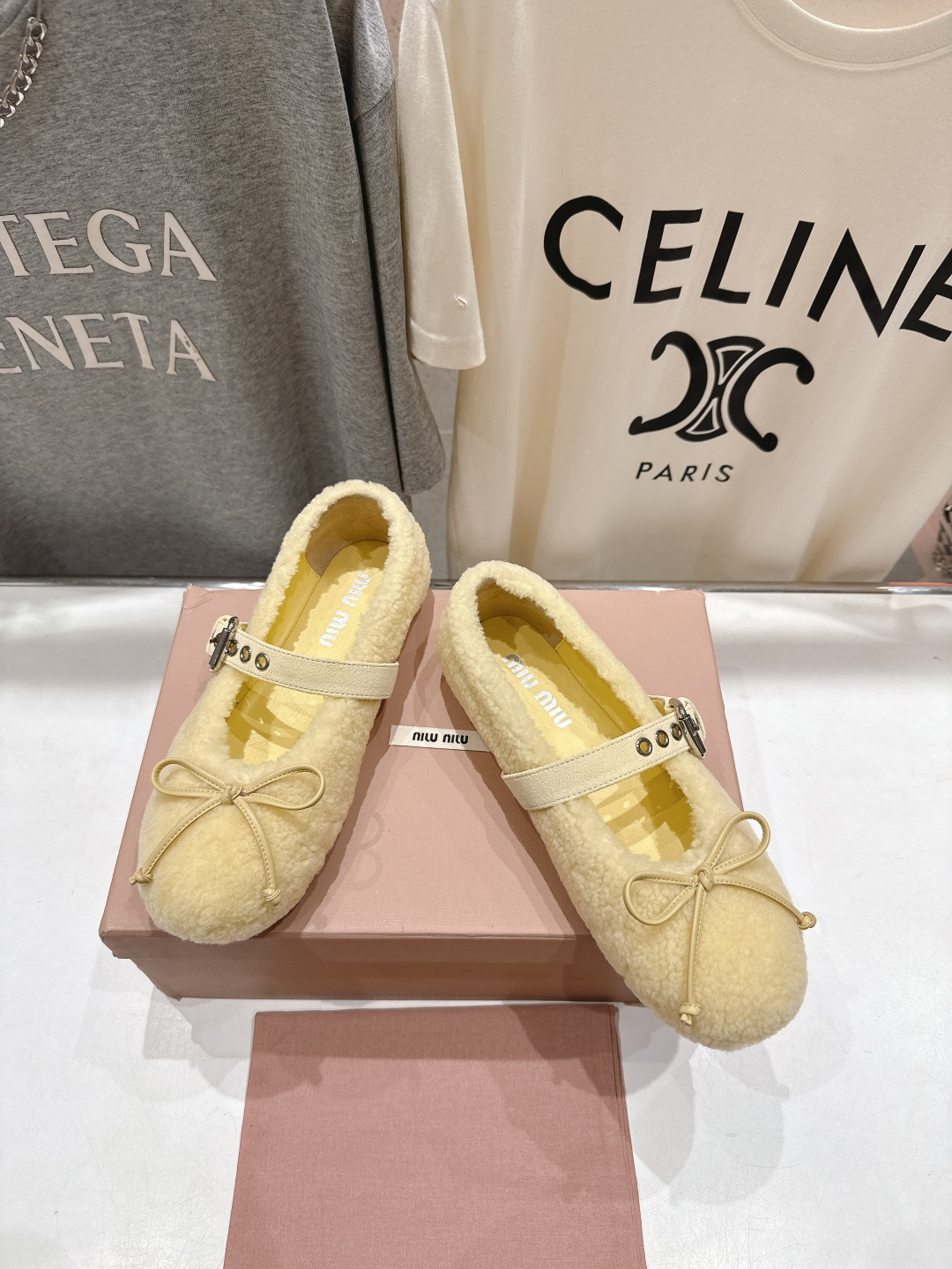 高版本出厂 MiuMiu/缪缪F033 2025ss新款法式仙女玛丽珍平底毛毛鞋这款芭蕾平底鞋亮相202