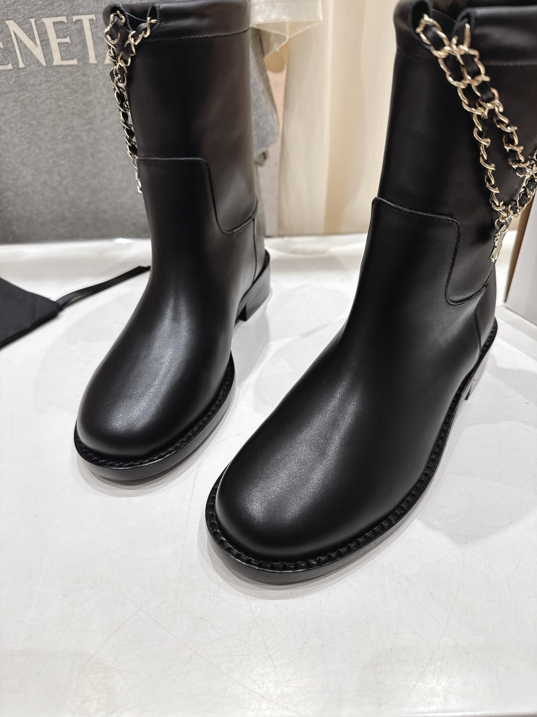 高版本出厂 皮面 Chanel/香奈儿F028 小香2025ss秋冬新款切尔西帅气短靴中筒靴马丁靴，原版