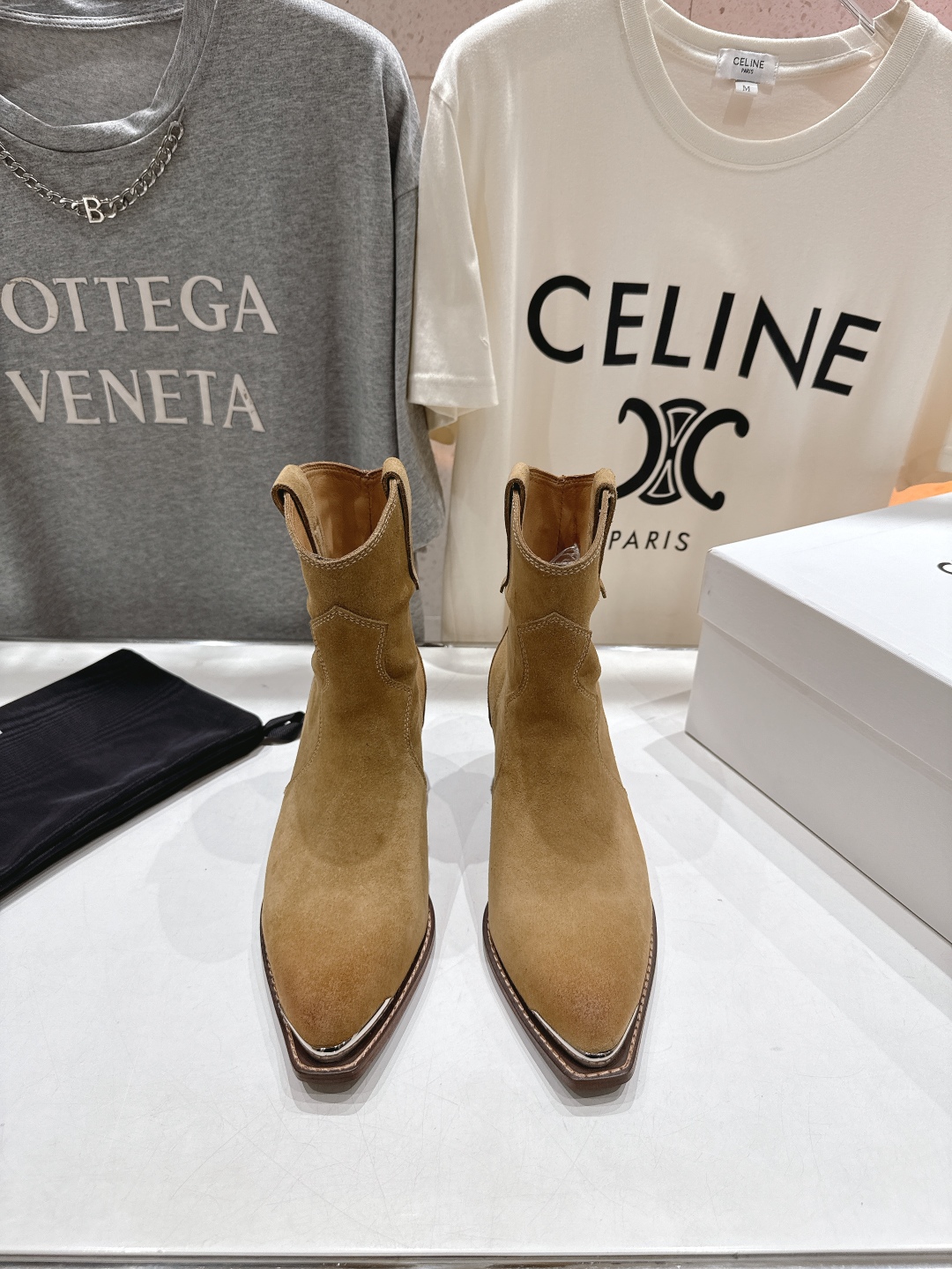 高版本出厂 Celine*赛琳F032 2025ss秋冬专柜新款英伦风复古高跟短靴骑士靴集现代、传统与酷