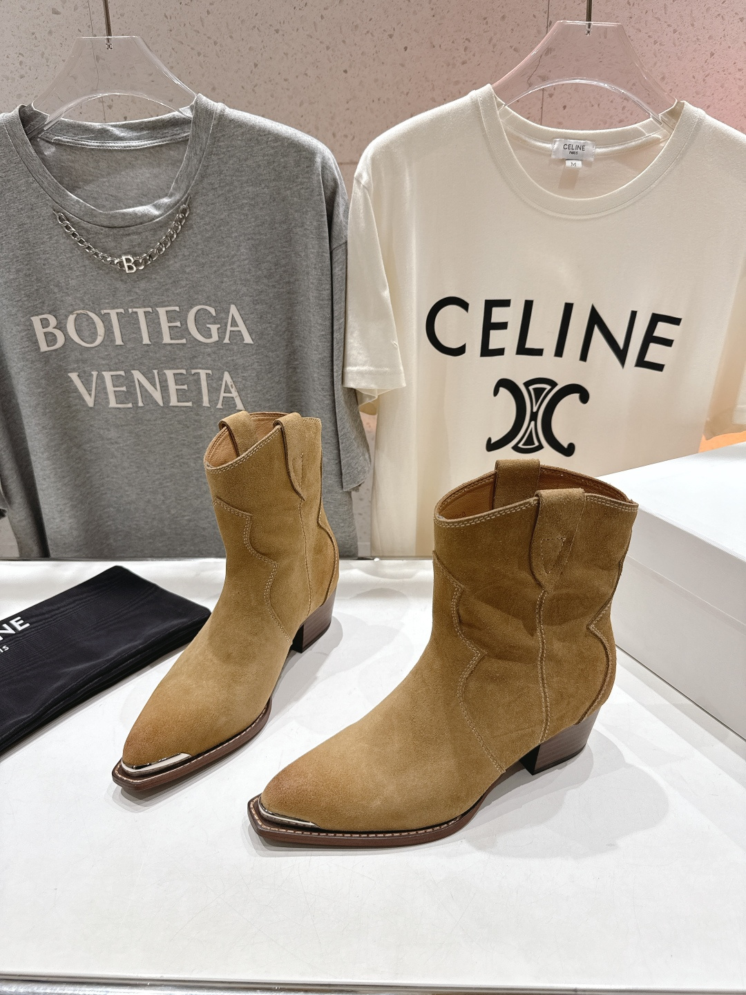高版本出厂 Celine*赛琳F032 2025ss秋冬专柜新款英伦风复古高跟短靴骑士靴集现代、传统与酷