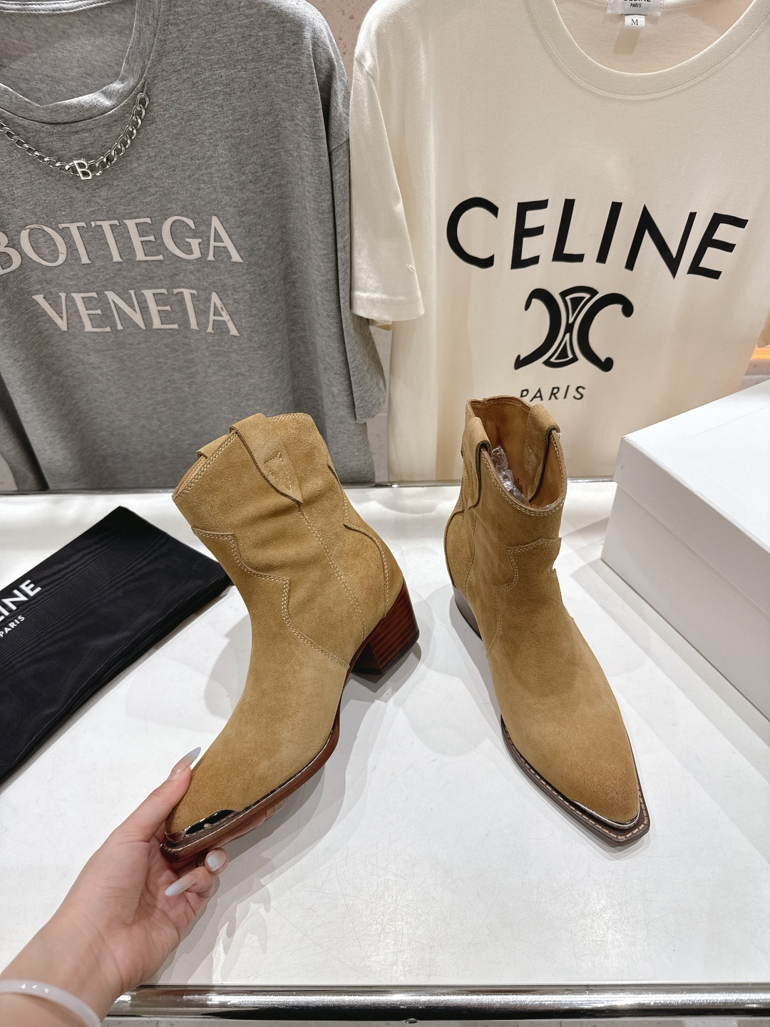 高版本出厂 Celine*赛琳F032 2025ss秋冬专柜新款英伦风复古高跟短靴骑士靴集现代、传统与酷
