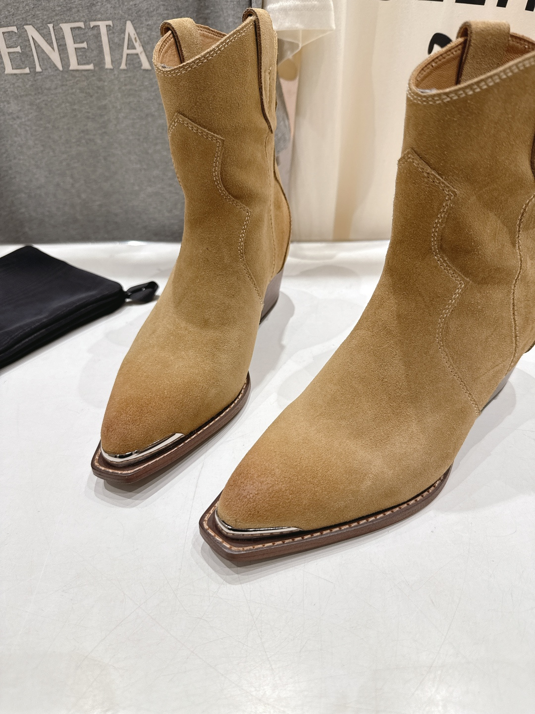 高版本出厂 Celine*赛琳F032 2025ss秋冬专柜新款英伦风复古高跟短靴骑士靴集现代、传统与酷