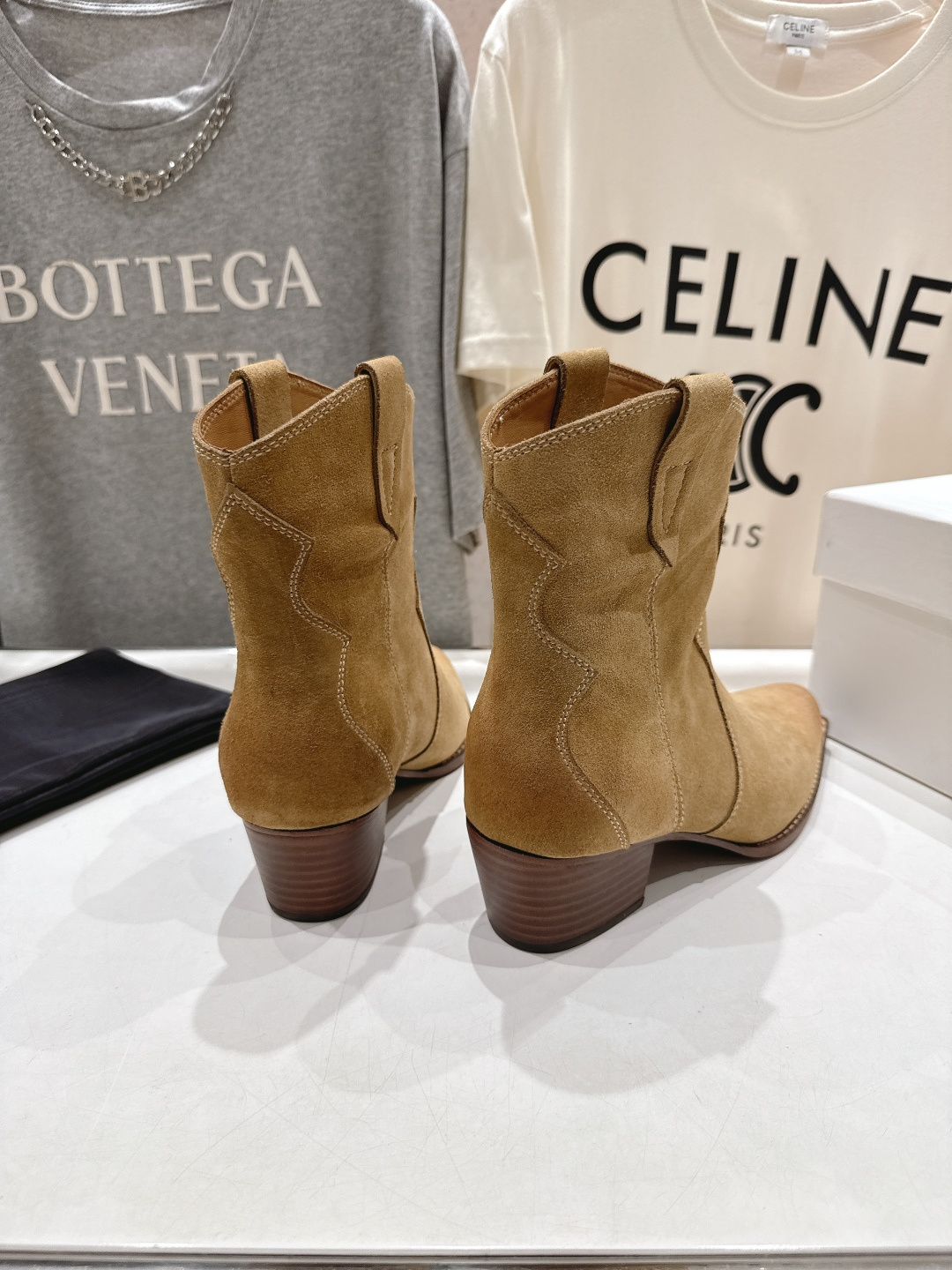 高版本出厂 Celine*赛琳F032 2025ss秋冬专柜新款英伦风复古高跟短靴骑士靴集现代、传统与酷