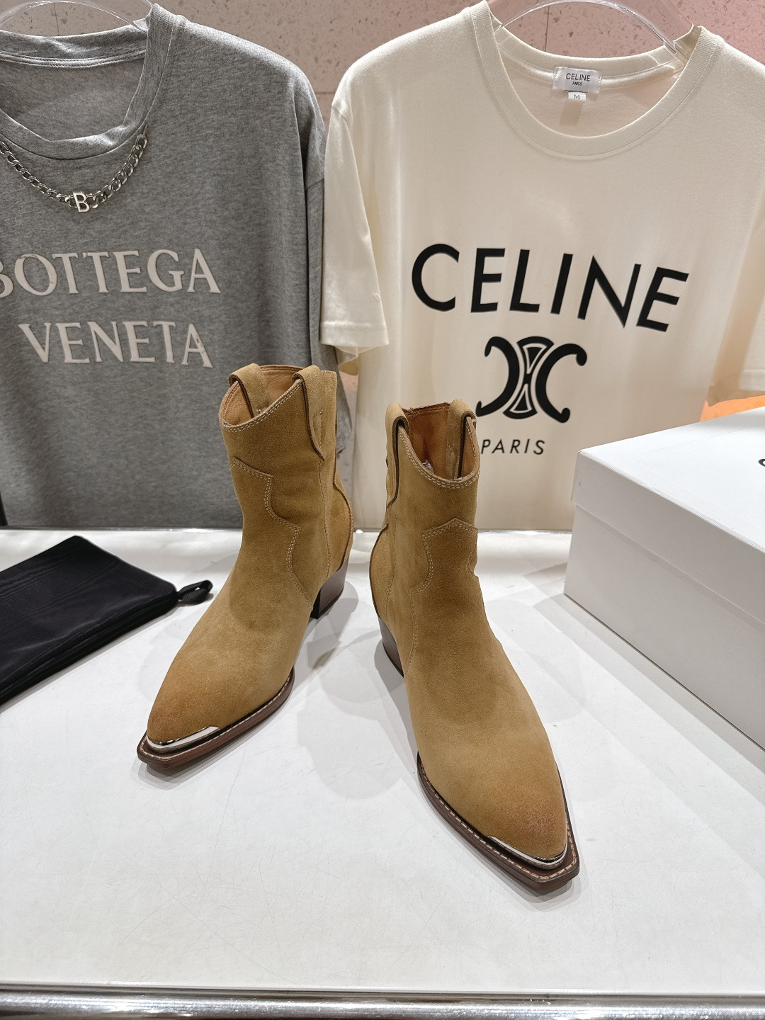 高版本出厂 Celine*赛琳F032 2025ss秋冬专柜新款英伦风复古高跟短靴骑士靴集现代、传统与酷