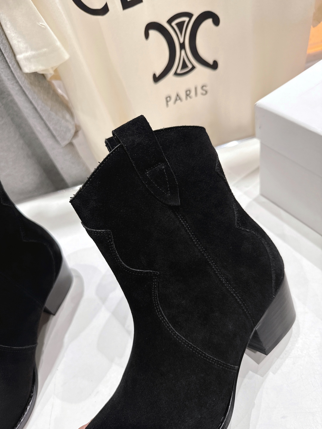 高版本出厂 Celine*赛琳F032 2025ss秋冬专柜新款英伦风复古高跟短靴骑士靴集现代、传统与酷