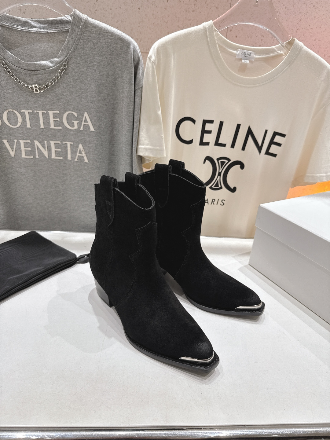 高版本出厂 Celine*赛琳F032 2025ss秋冬专柜新款英伦风复古高跟短靴骑士靴集现代、传统与酷