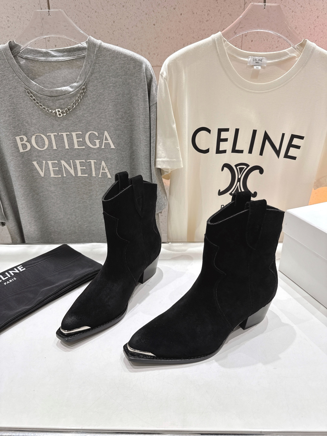 高版本出厂 Celine*赛琳F032 2025ss秋冬专柜新款英伦风复古高跟短靴骑士靴集现代、传统与酷