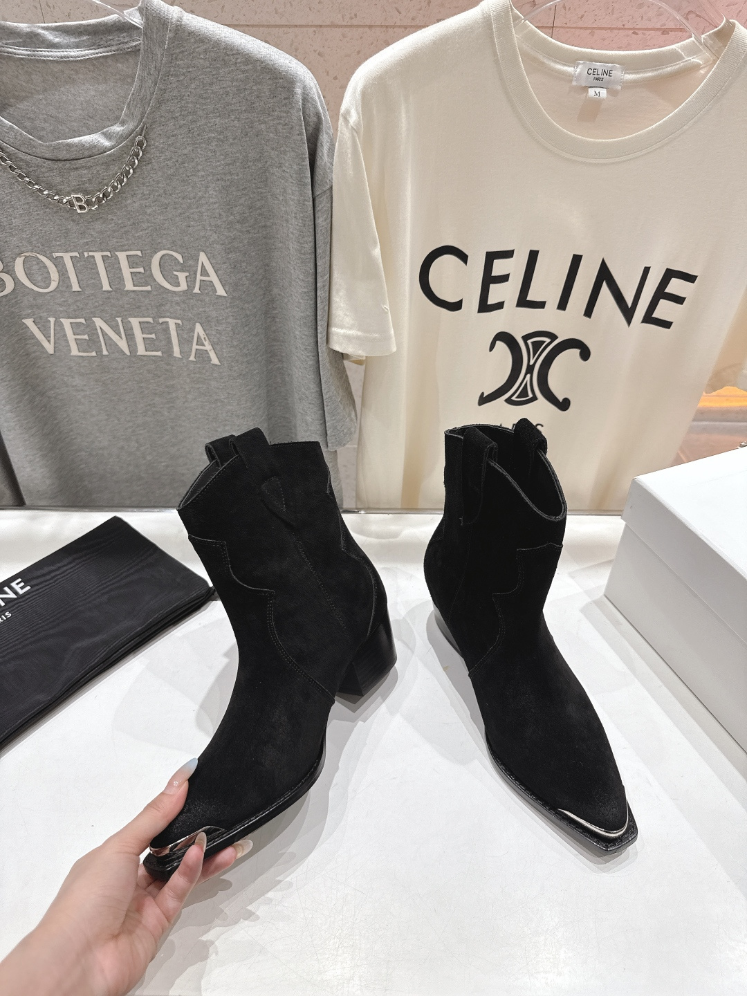 高版本出厂 Celine*赛琳F032 2025ss秋冬专柜新款英伦风复古高跟短靴骑士靴集现代、传统与酷