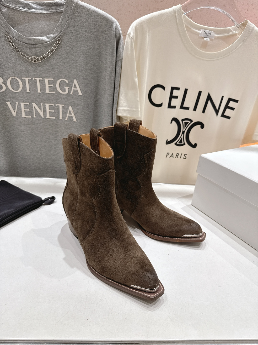 高版本出厂 Celine*赛琳F032 2025ss秋冬专柜新款英伦风复古高跟短靴骑士靴集现代、传统与酷