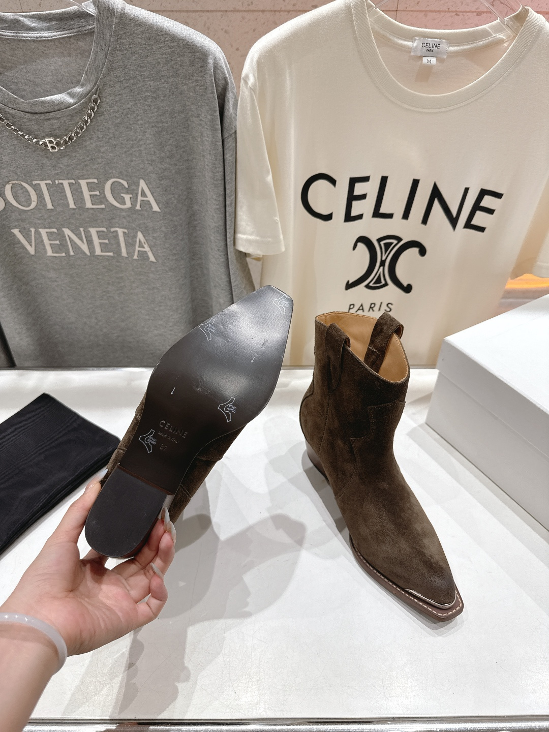 高版本出厂 Celine*赛琳F032 2025ss秋冬专柜新款英伦风复古高跟短靴骑士靴集现代、传统与酷