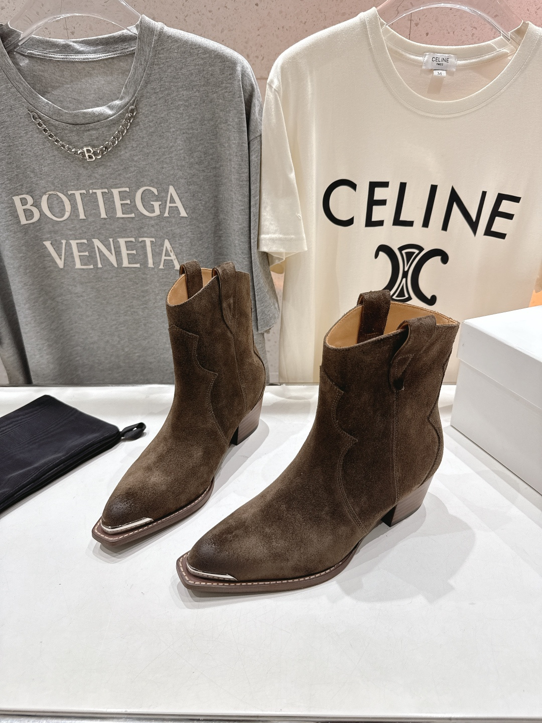 高版本出厂 Celine*赛琳F032 2025ss秋冬专柜新款英伦风复古高跟短靴骑士靴集现代、传统与酷