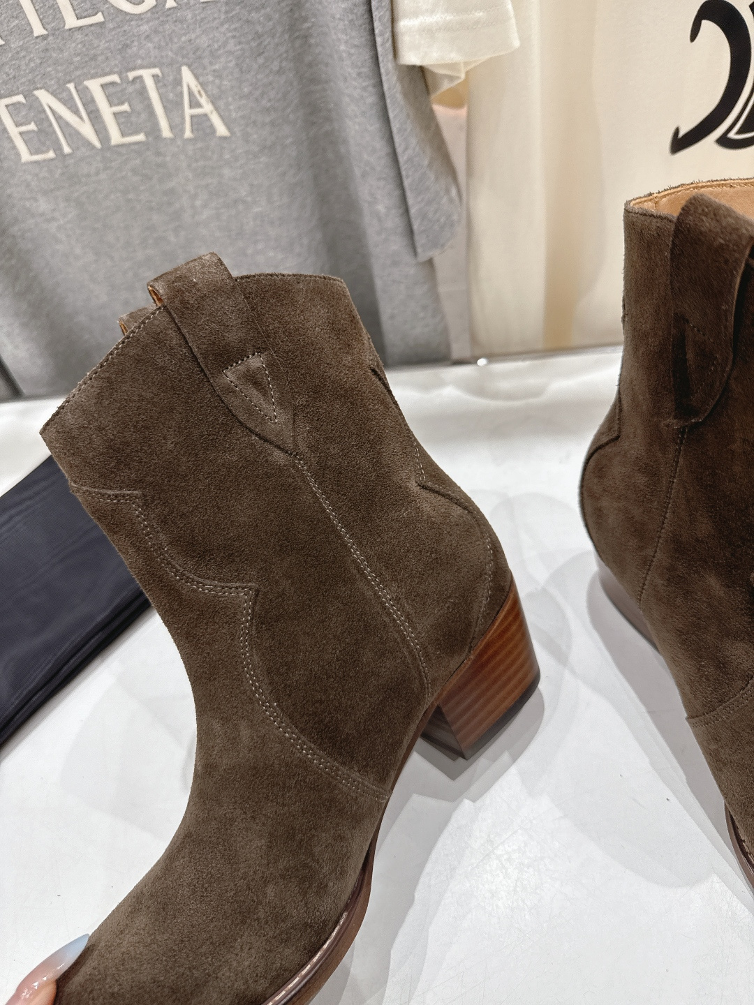 高版本出厂 Celine*赛琳F032 2025ss秋冬专柜新款英伦风复古高跟短靴骑士靴集现代、传统与酷