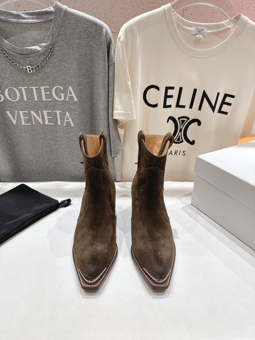 高版本出厂 Celine*赛琳F032 2025ss秋冬专柜新款英伦风复古高跟短靴骑士靴集现代、传统与酷