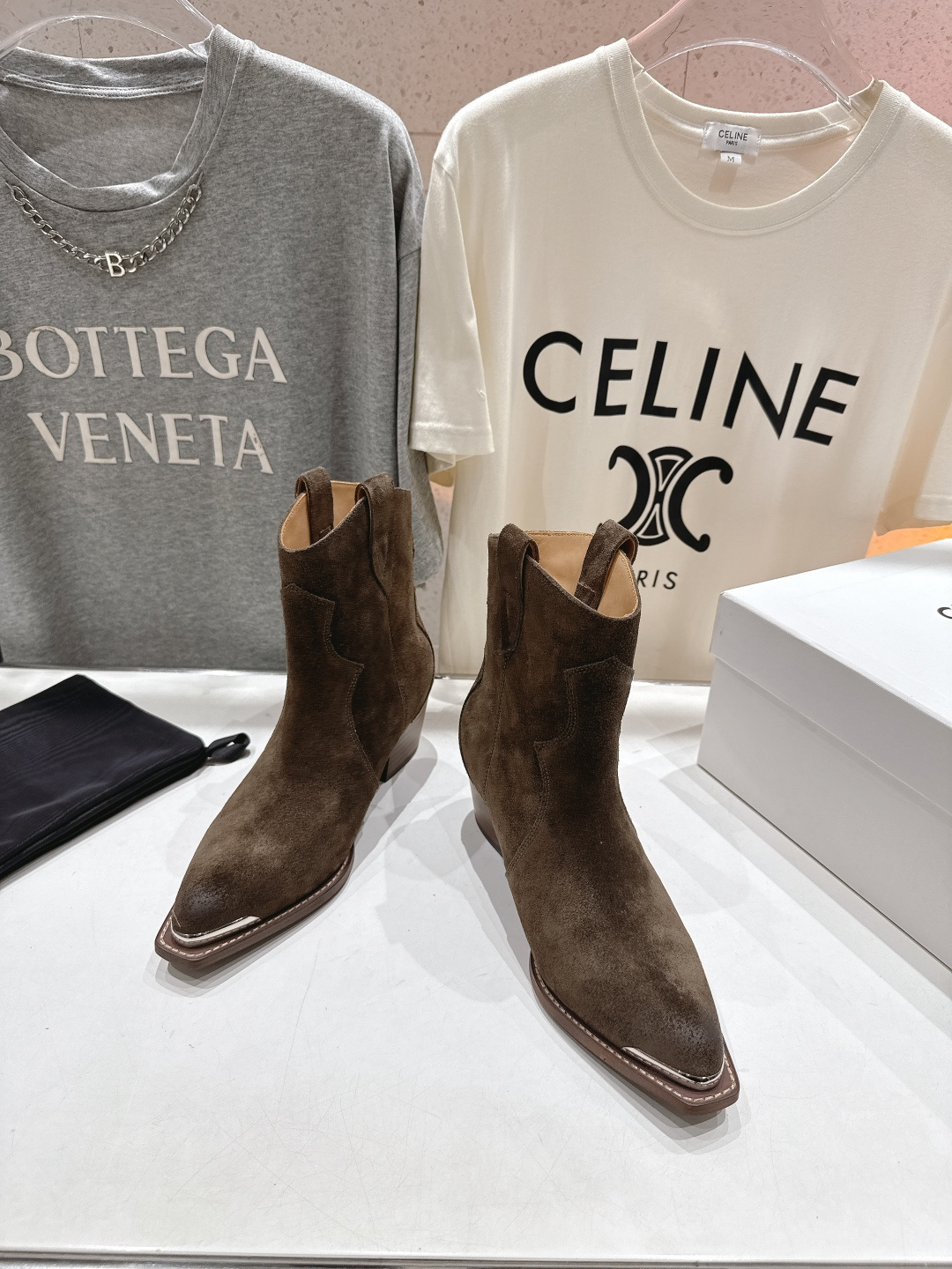 高版本出厂 Celine*赛琳F032 2025ss秋冬专柜新款英伦风复古高跟短靴骑士靴集现代、传统与酷