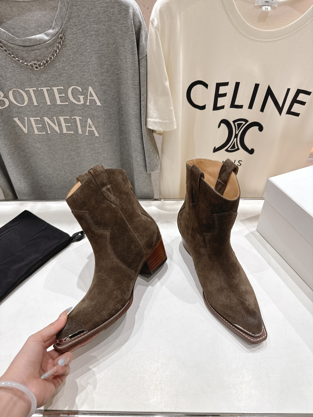 高版本出厂 Celine*赛琳F032 2025ss秋冬专柜新款英伦风复古高跟短靴骑士靴集现代、传统与酷