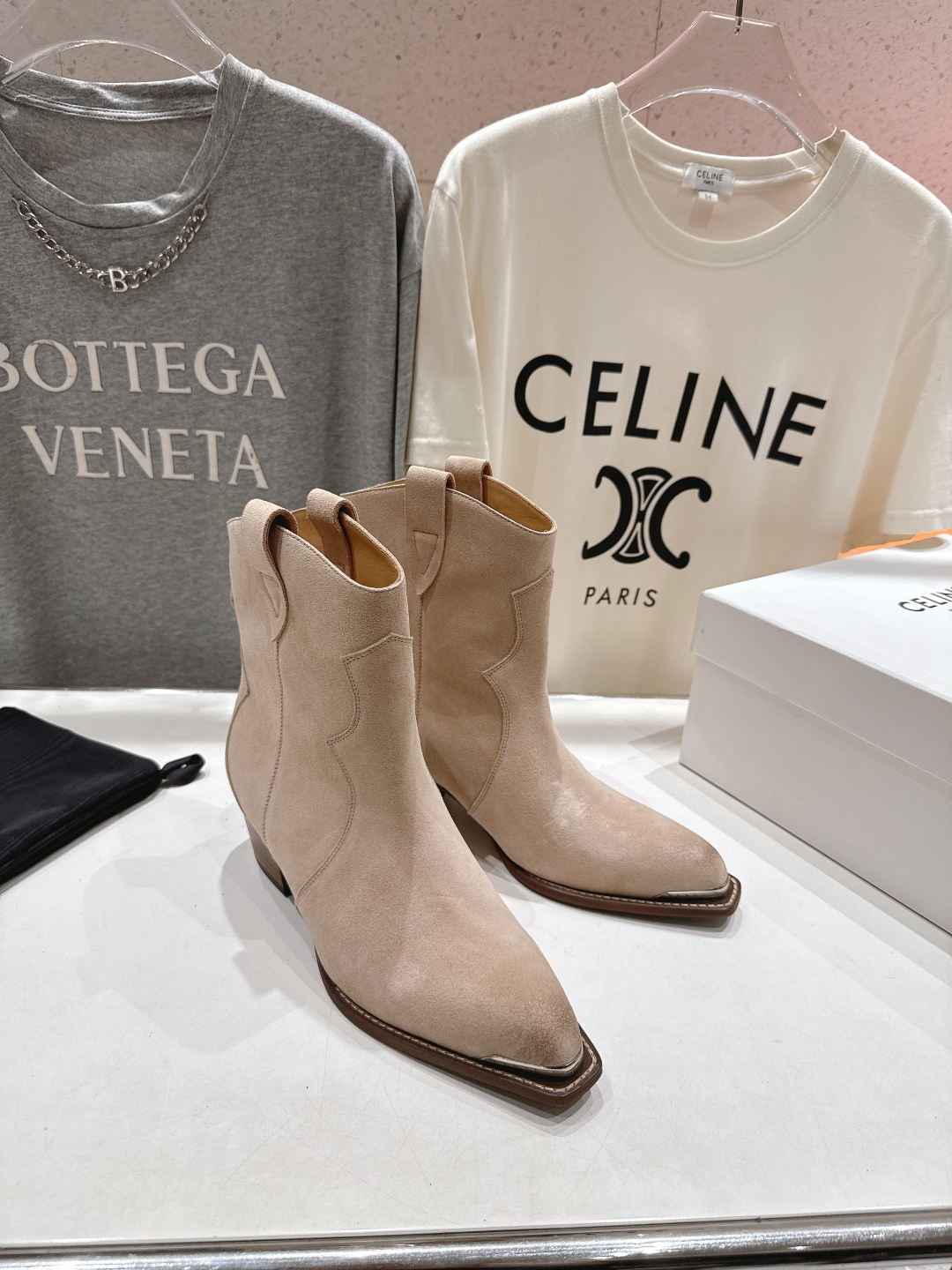 高版本出厂 Celine*赛琳F032 2025ss秋冬专柜新款英伦风复古高跟短靴骑士靴集现代、传统与酷