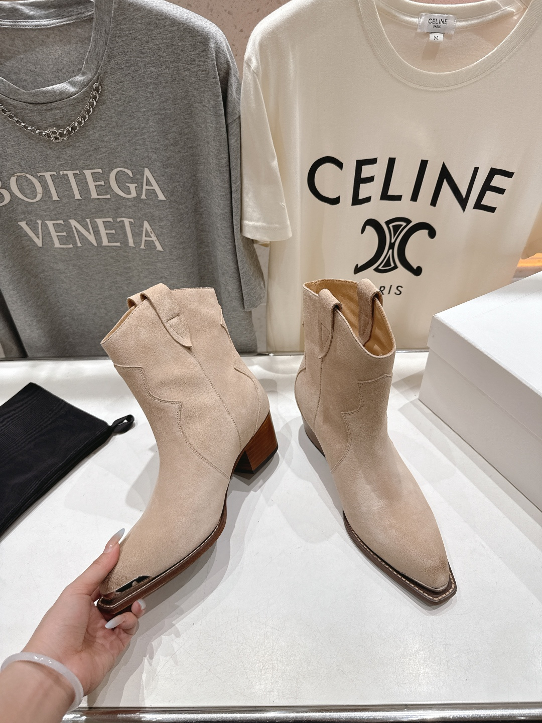高版本出厂 Celine*赛琳F032 2025ss秋冬专柜新款英伦风复古高跟短靴骑士靴集现代、传统与酷