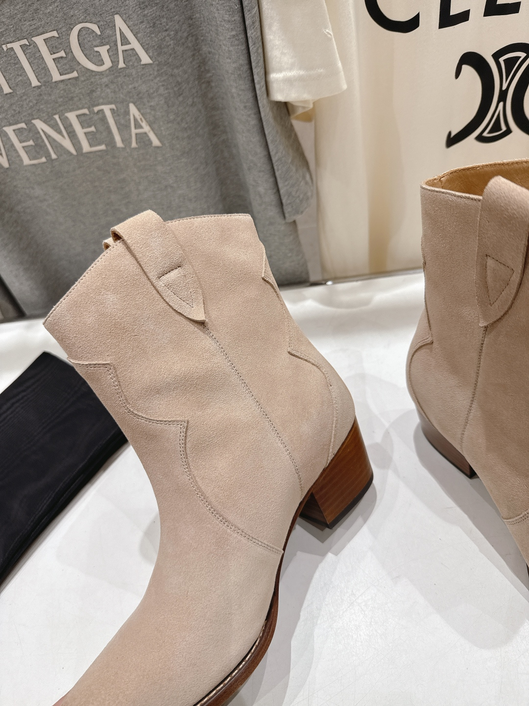 高版本出厂 Celine*赛琳F032 2025ss秋冬专柜新款英伦风复古高跟短靴骑士靴集现代、传统与酷