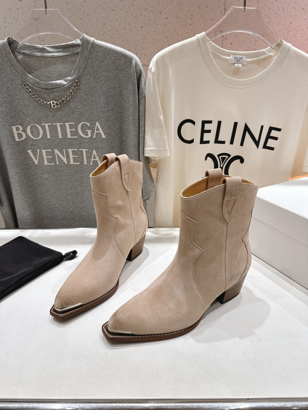 高版本出厂 Celine*赛琳F032 2025ss秋冬专柜新款英伦风复古高跟短靴骑士靴集现代、传统与酷