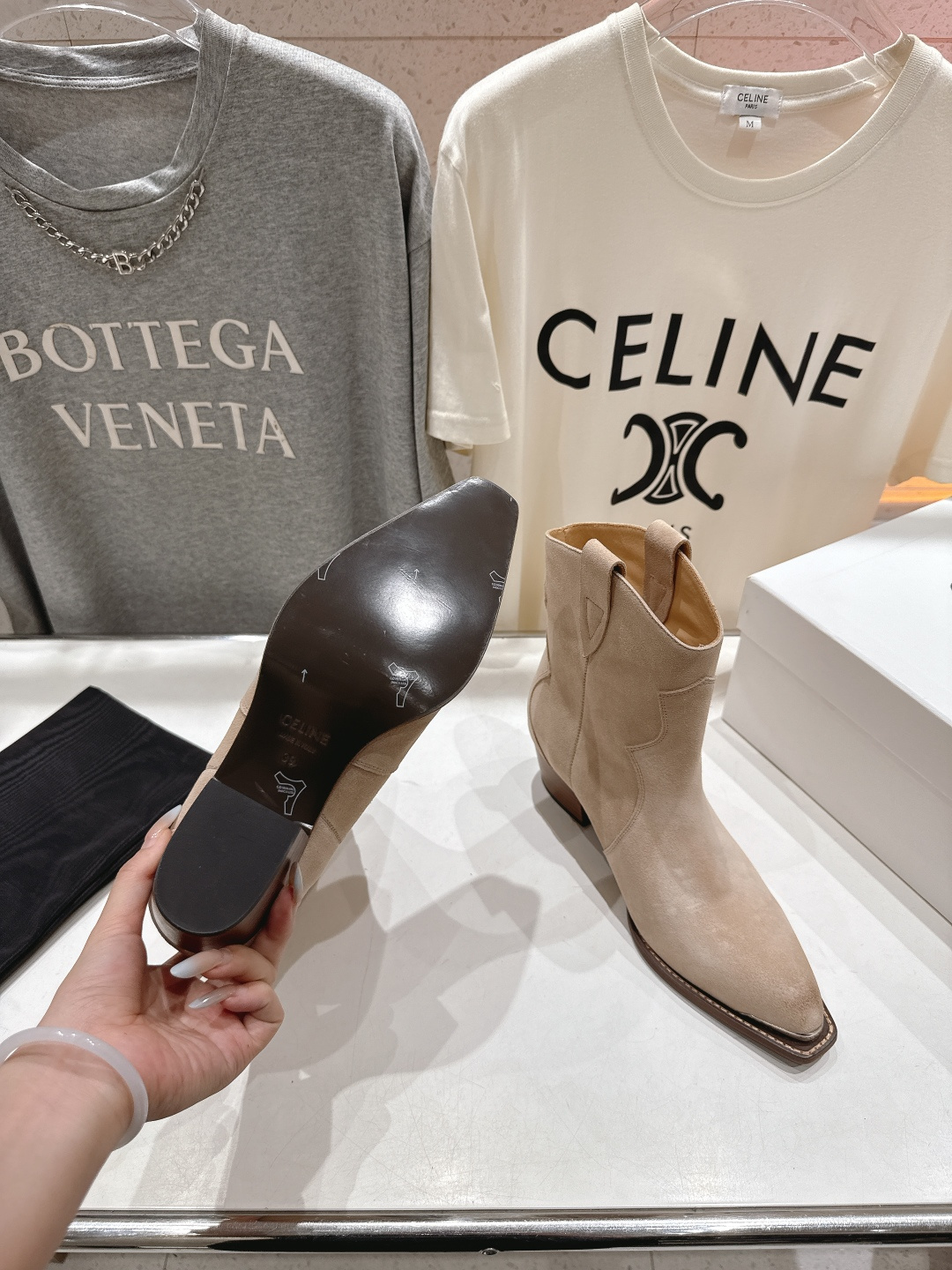 高版本出厂 Celine*赛琳F032 2025ss秋冬专柜新款英伦风复古高跟短靴骑士靴集现代、传统与酷