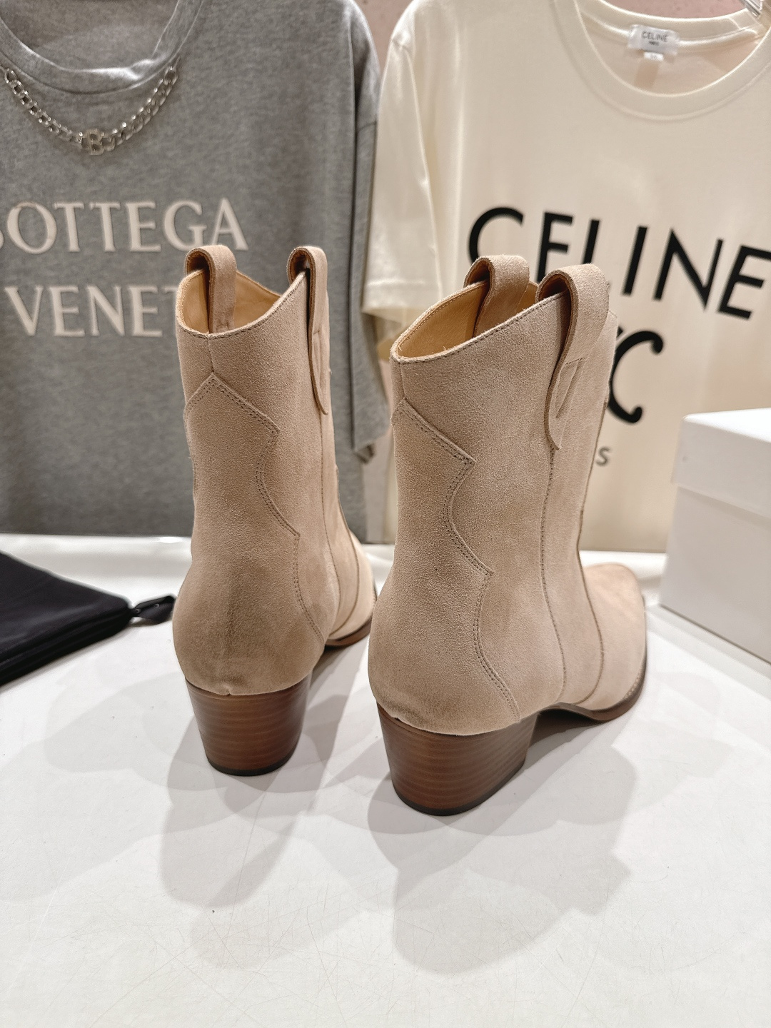 高版本出厂 Celine*赛琳F032 2025ss秋冬专柜新款英伦风复古高跟短靴骑士靴集现代、传统与酷