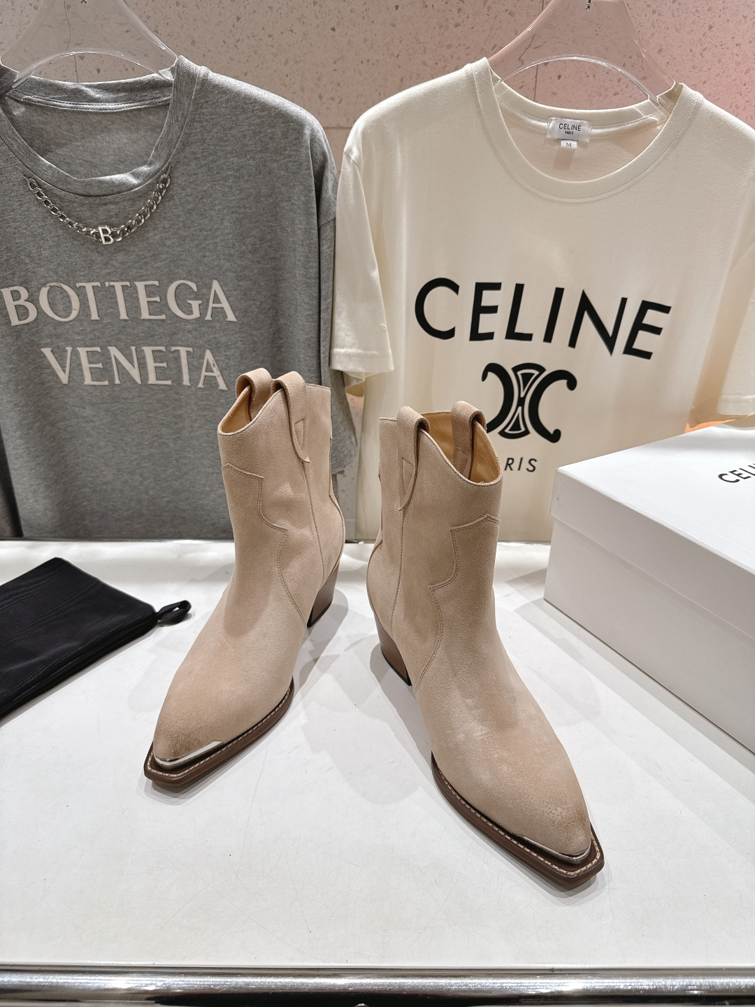 高版本出厂 Celine*赛琳F032 2025ss秋冬专柜新款英伦风复古高跟短靴骑士靴集现代、传统与酷