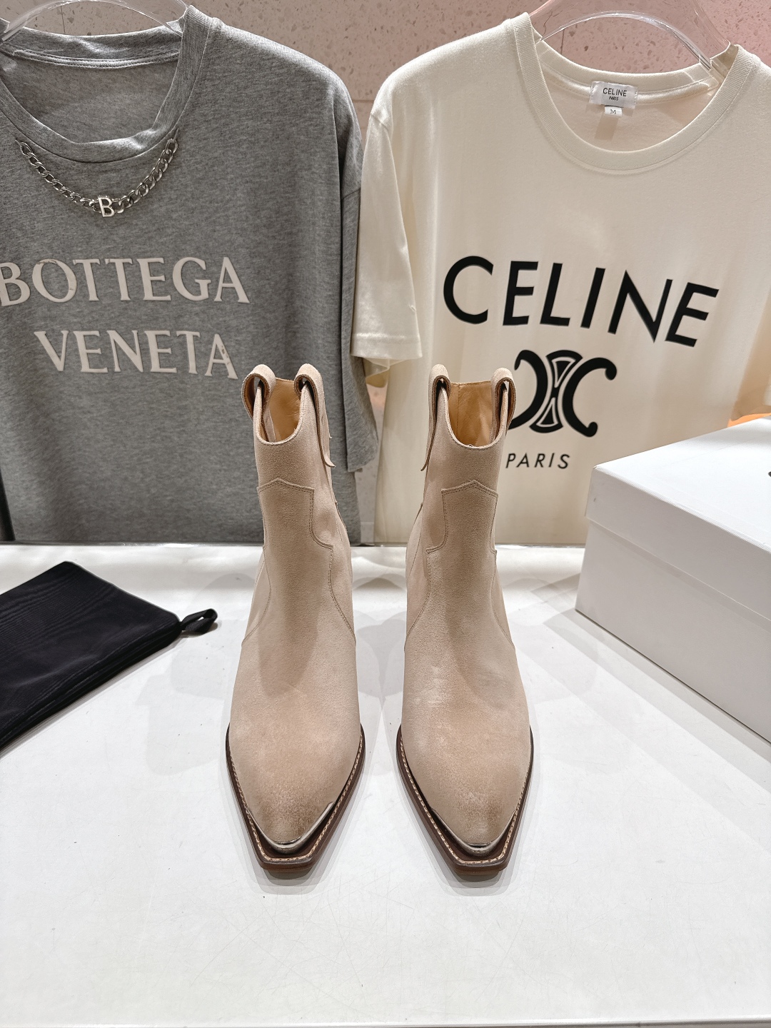 高版本出厂 Celine*赛琳F032 2025ss秋冬专柜新款英伦风复古高跟短靴骑士靴集现代、传统与酷