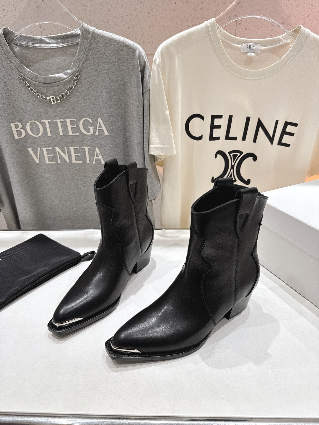 高版本出厂 Celine*赛琳F032 2025ss秋冬专柜新款英伦风复古高跟短靴骑士靴集现代、传统与酷