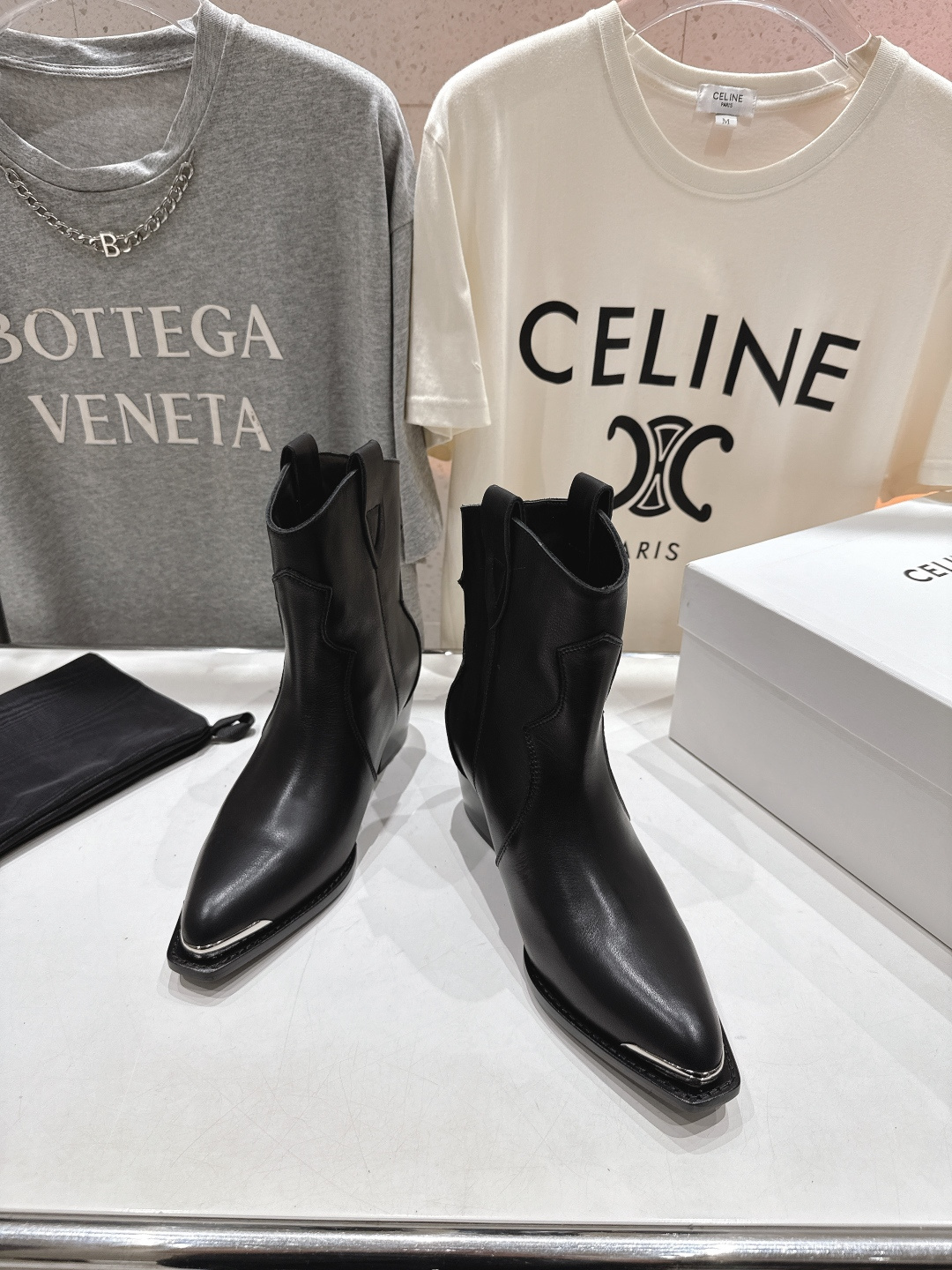 高版本出厂 Celine*赛琳F032 2025ss秋冬专柜新款英伦风复古高跟短靴骑士靴集现代、传统与酷