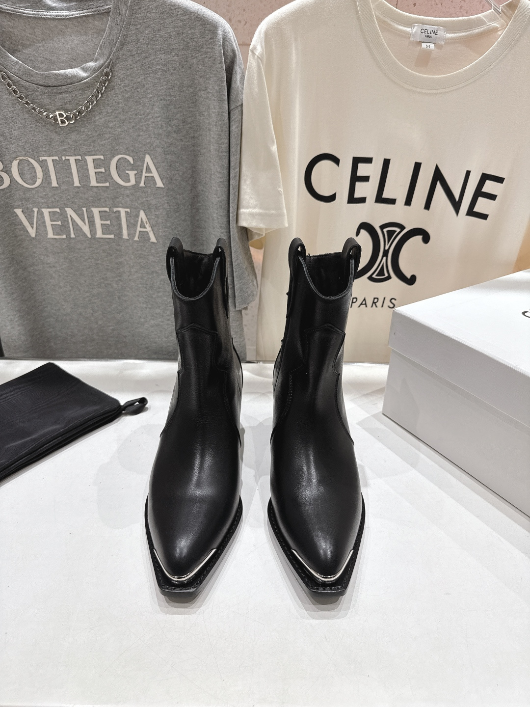 高版本出厂 Celine*赛琳F032 2025ss秋冬专柜新款英伦风复古高跟短靴骑士靴集现代、传统与酷