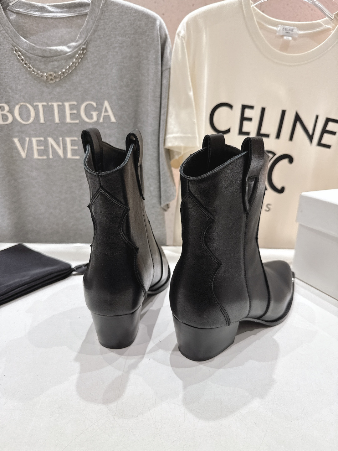 高版本出厂 Celine*赛琳F032 2025ss秋冬专柜新款英伦风复古高跟短靴骑士靴集现代、传统与酷