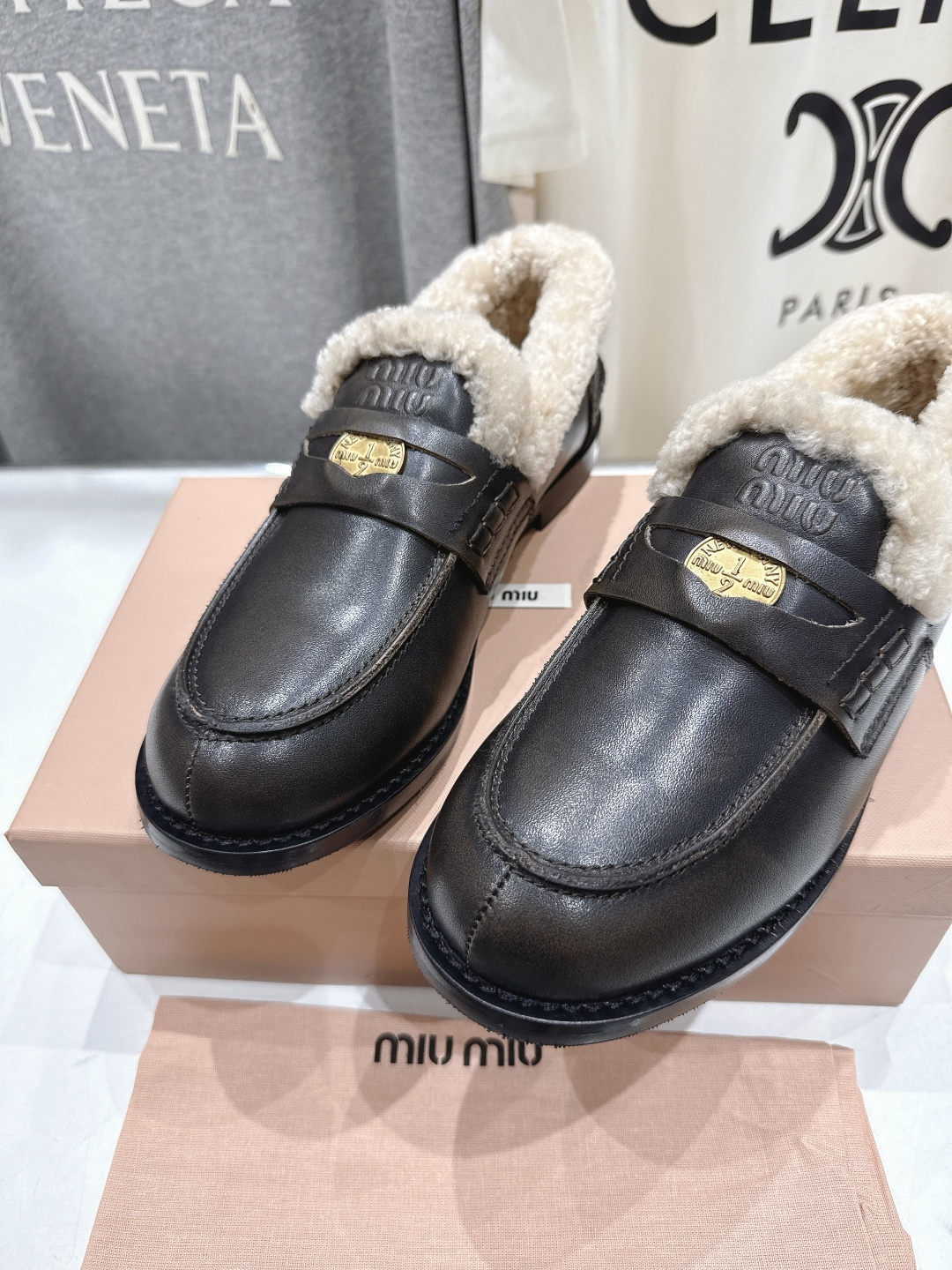 高版本出厂 MiuMiu/缪缪F049 2025ss秋冬新款·幸运钱币系列驾车鞋加毛乐福鞋毛毛鞋各路明星