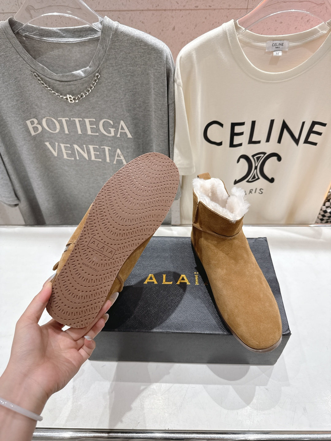 高版本出厂「ALAiA」ALA 阿莱亚F016 2025ss/秋冬·大热款平底侧拉链羊毛短靴雪地靴自带时