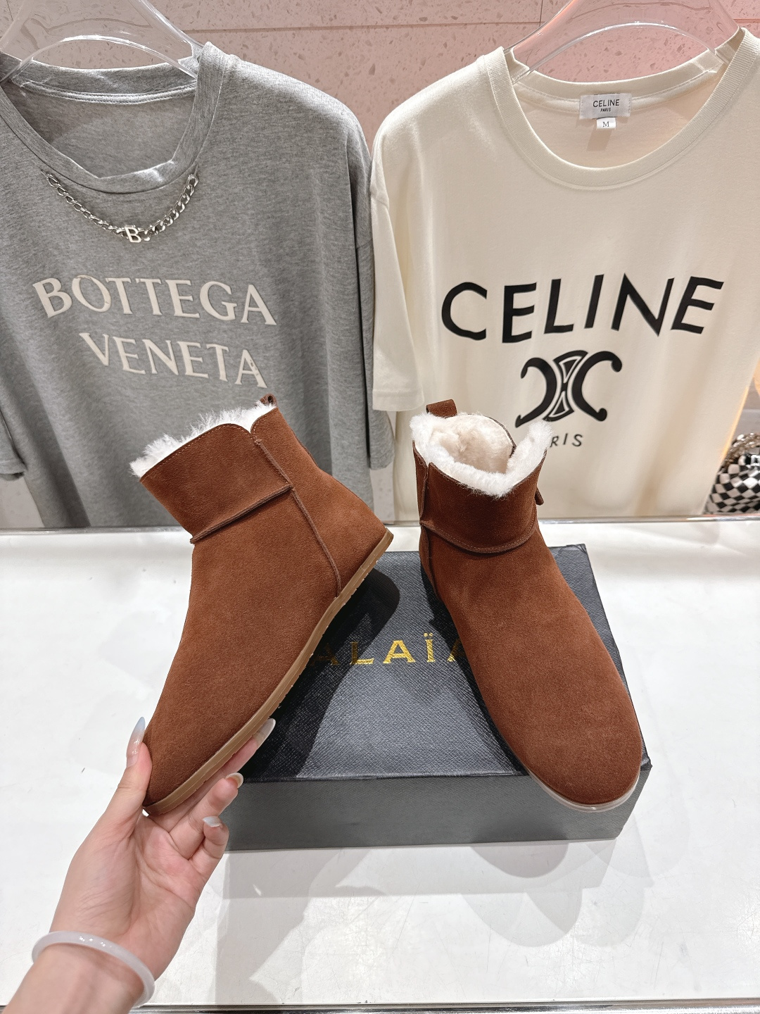 高版本出厂「ALAiA」ALA 阿莱亚F016 2025ss/秋冬·大热款平底侧拉链羊毛短靴雪地靴自带时