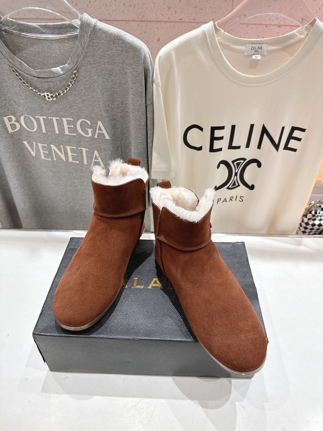 高版本出厂「ALAiA」ALA 阿莱亚F016 2025ss/秋冬·大热款平底侧拉链羊毛短靴雪地靴自带时