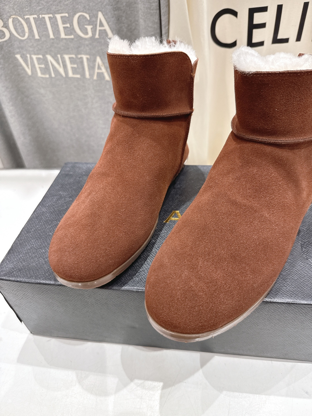 高版本出厂「ALAiA」ALA 阿莱亚F016 2025ss/秋冬·大热款平底侧拉链羊毛短靴雪地靴自带时