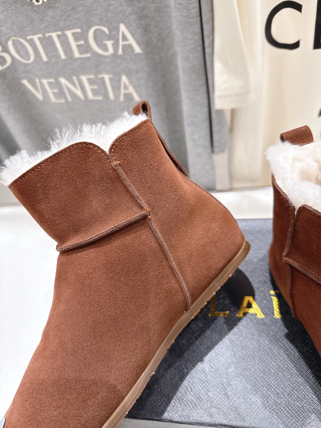 高版本出厂「ALAiA」ALA 阿莱亚F016 2025ss/秋冬·大热款平底侧拉链羊毛短靴雪地靴自带时