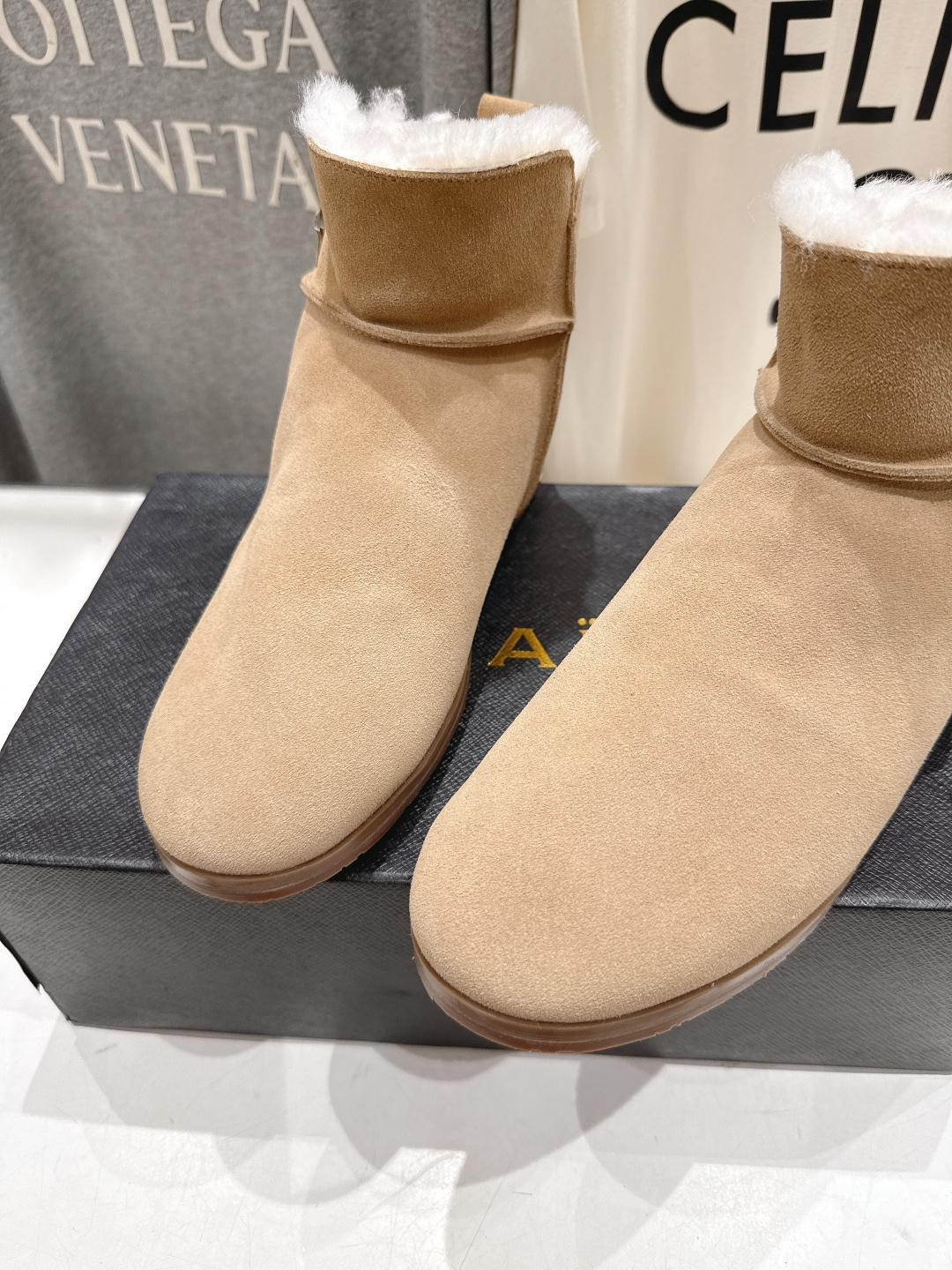 高版本出厂「ALAiA」ALA 阿莱亚F016 2025ss/秋冬·大热款平底侧拉链羊毛短靴雪地靴自带时
