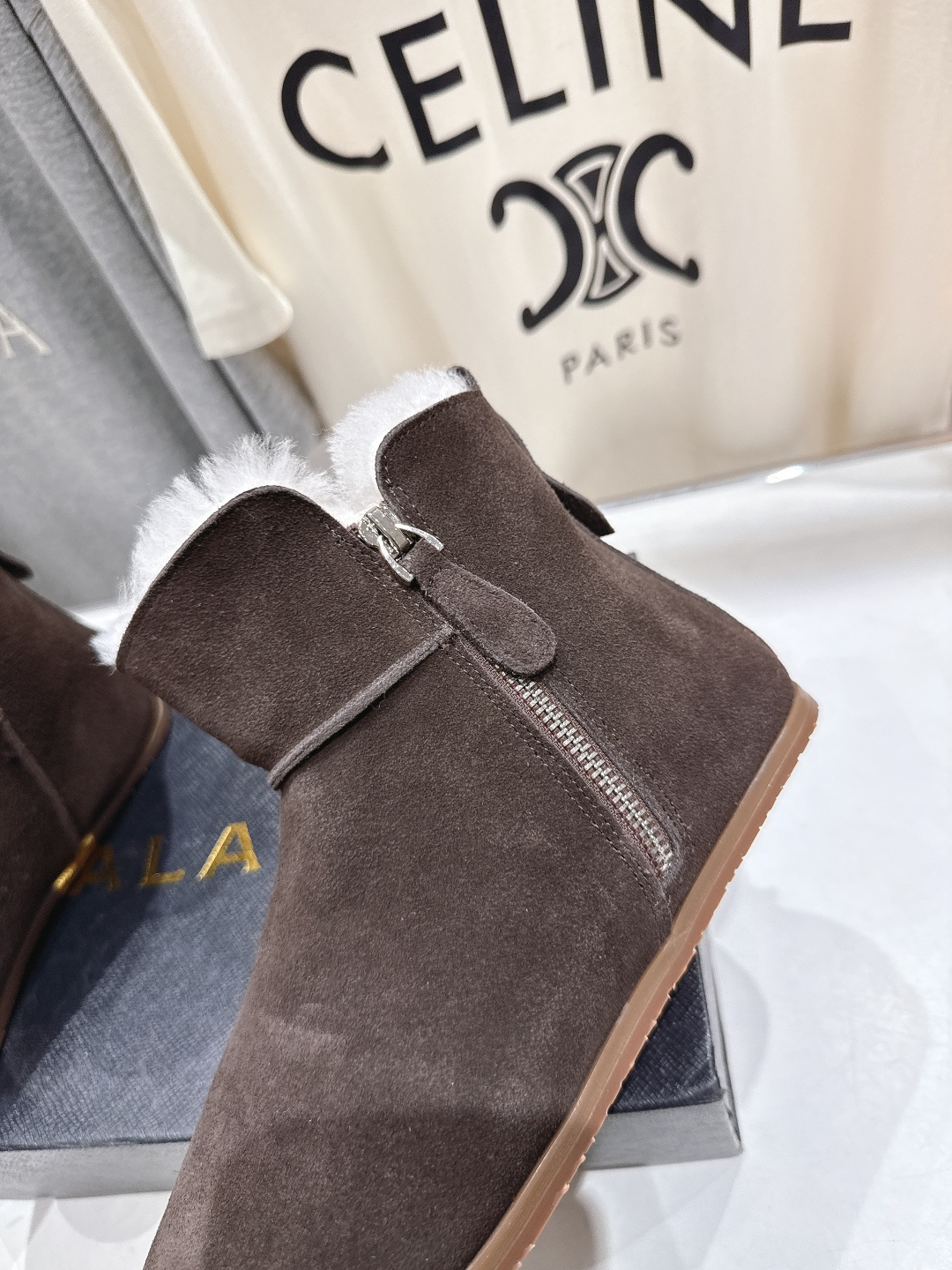 高版本出厂「ALAiA」ALA 阿莱亚F016 2025ss/秋冬·大热款平底侧拉链羊毛短靴雪地靴自带时