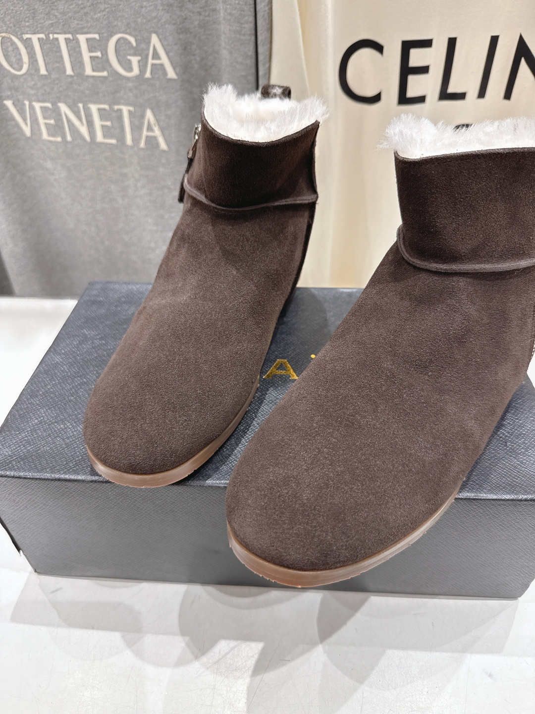 高版本出厂「ALAiA」ALA 阿莱亚F016 2025ss/秋冬·大热款平底侧拉链羊毛短靴雪地靴自带时