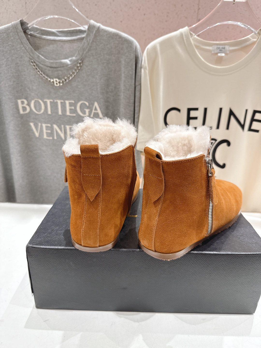 高版本出厂「ALAiA」ALA 阿莱亚F016 2025ss/秋冬·大热款平底侧拉链羊毛短靴雪地靴自带时