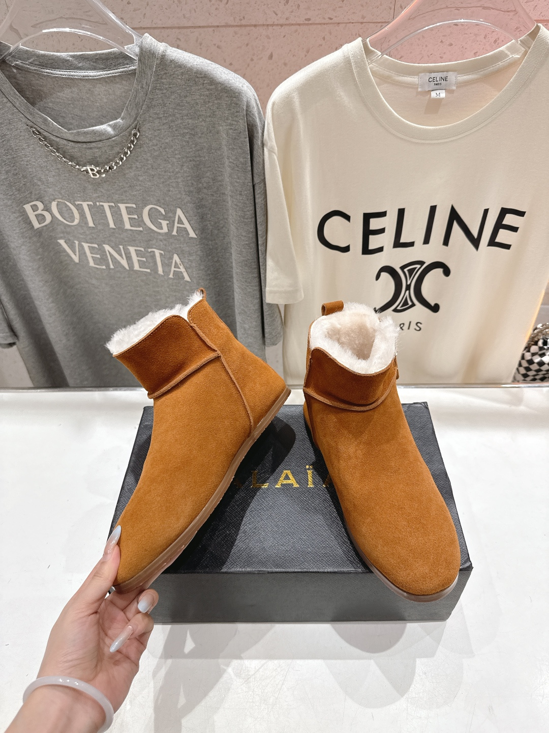 高版本出厂「ALAiA」ALA 阿莱亚F016 2025ss/秋冬·大热款平底侧拉链羊毛短靴雪地靴自带时