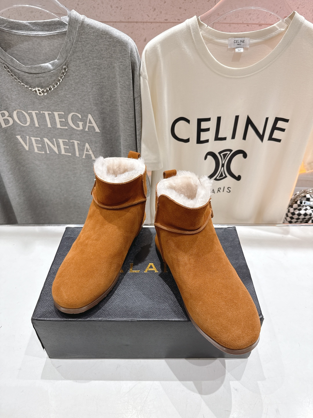 高版本出厂「ALAiA」ALA 阿莱亚F016 2025ss/秋冬·大热款平底侧拉链羊毛短靴雪地靴自带时