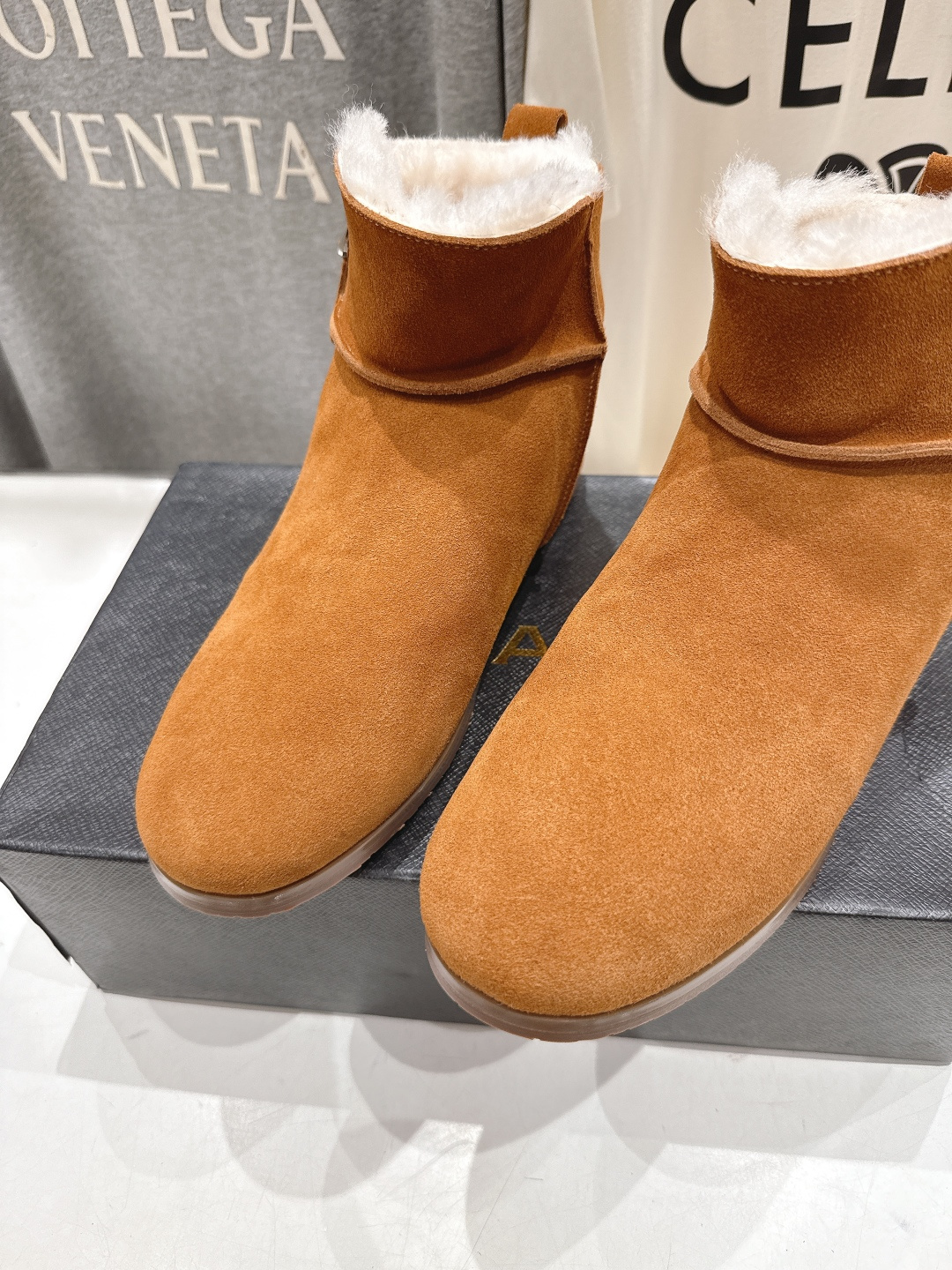 高版本出厂「ALAiA」ALA 阿莱亚F016 2025ss/秋冬·大热款平底侧拉链羊毛短靴雪地靴自带时