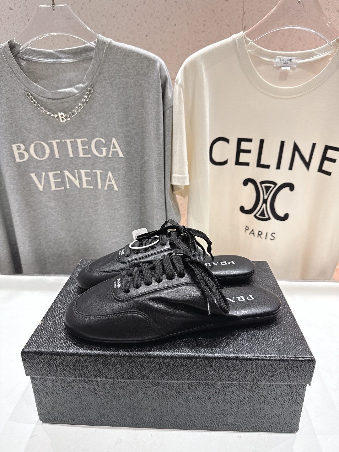 高版本出厂 Prada*普拉达P家F029 25ssfw～new新款系带半拖款玛丽珍休闲鞋芭蕾舞鞋，低调