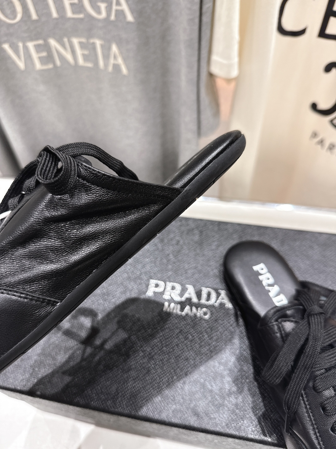 高版本出厂 Prada*普拉达P家F029 25ssfw～new新款系带半拖款玛丽珍休闲鞋芭蕾舞鞋，低调