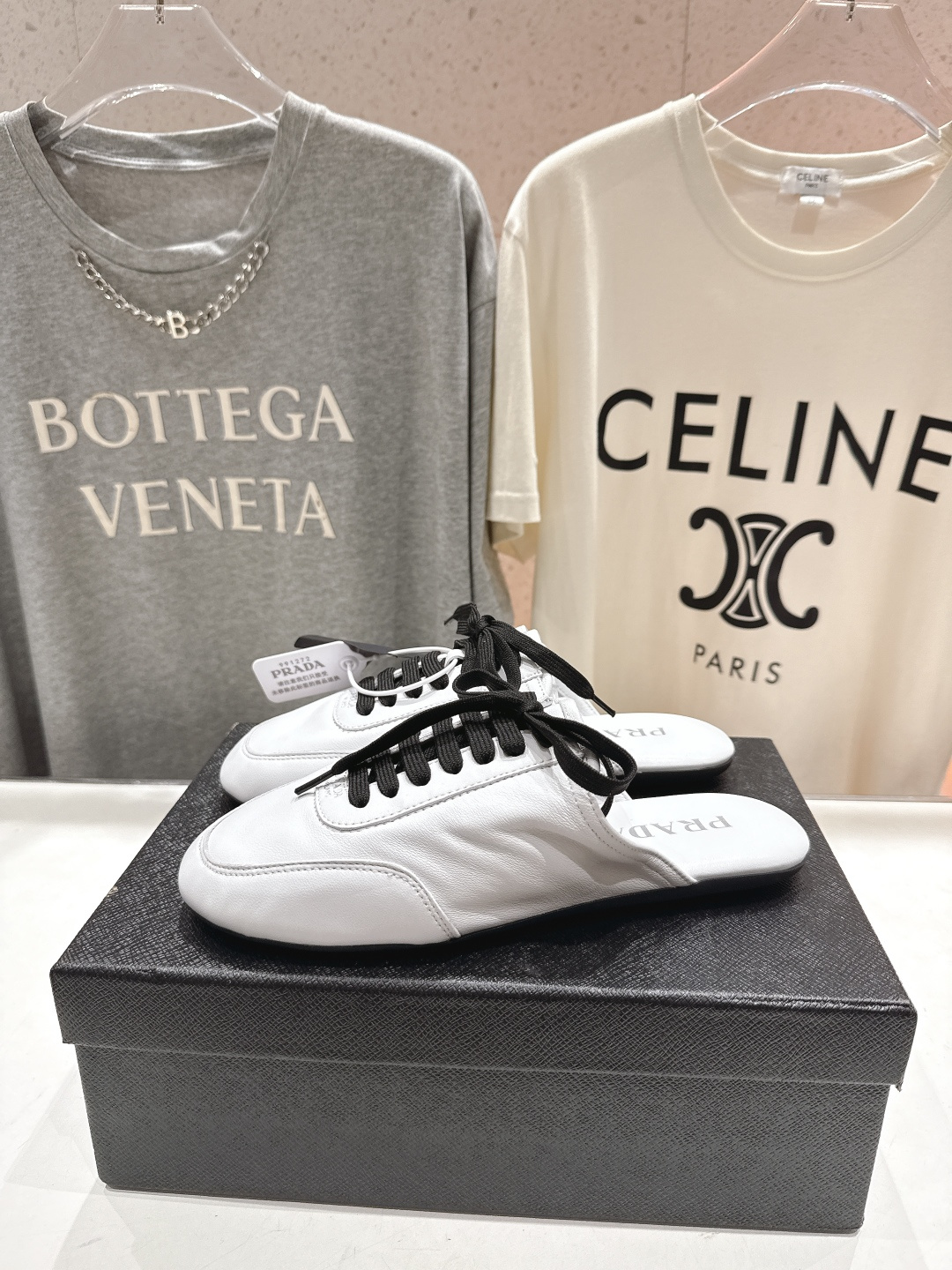 高版本出厂 Prada*普拉达P家F029 25ssfw～new新款系带半拖款玛丽珍休闲鞋芭蕾舞鞋，低调