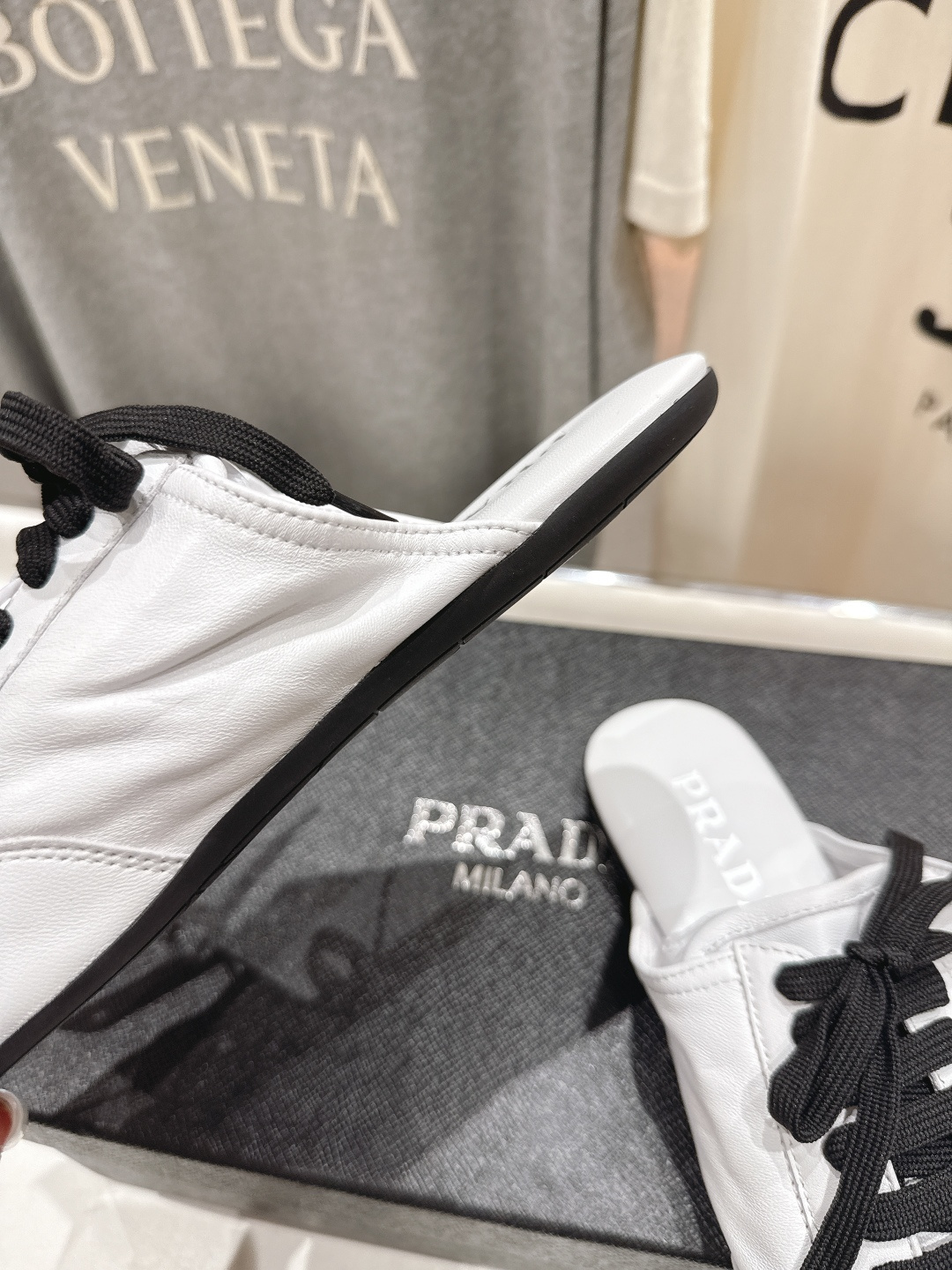 高版本出厂 Prada*普拉达P家F029 25ssfw～new新款系带半拖款玛丽珍休闲鞋芭蕾舞鞋，低调